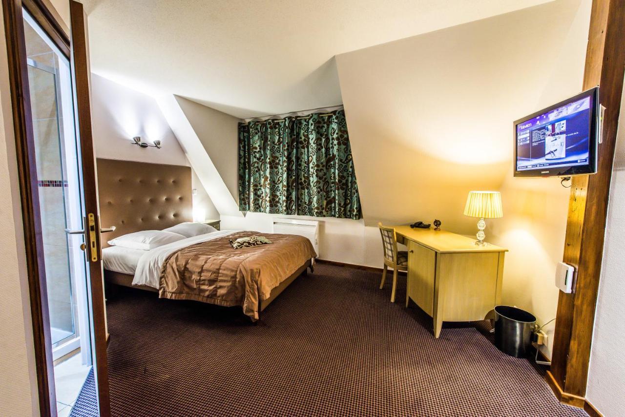 Hotel Au Lion Ribeauvillé Екстериор снимка