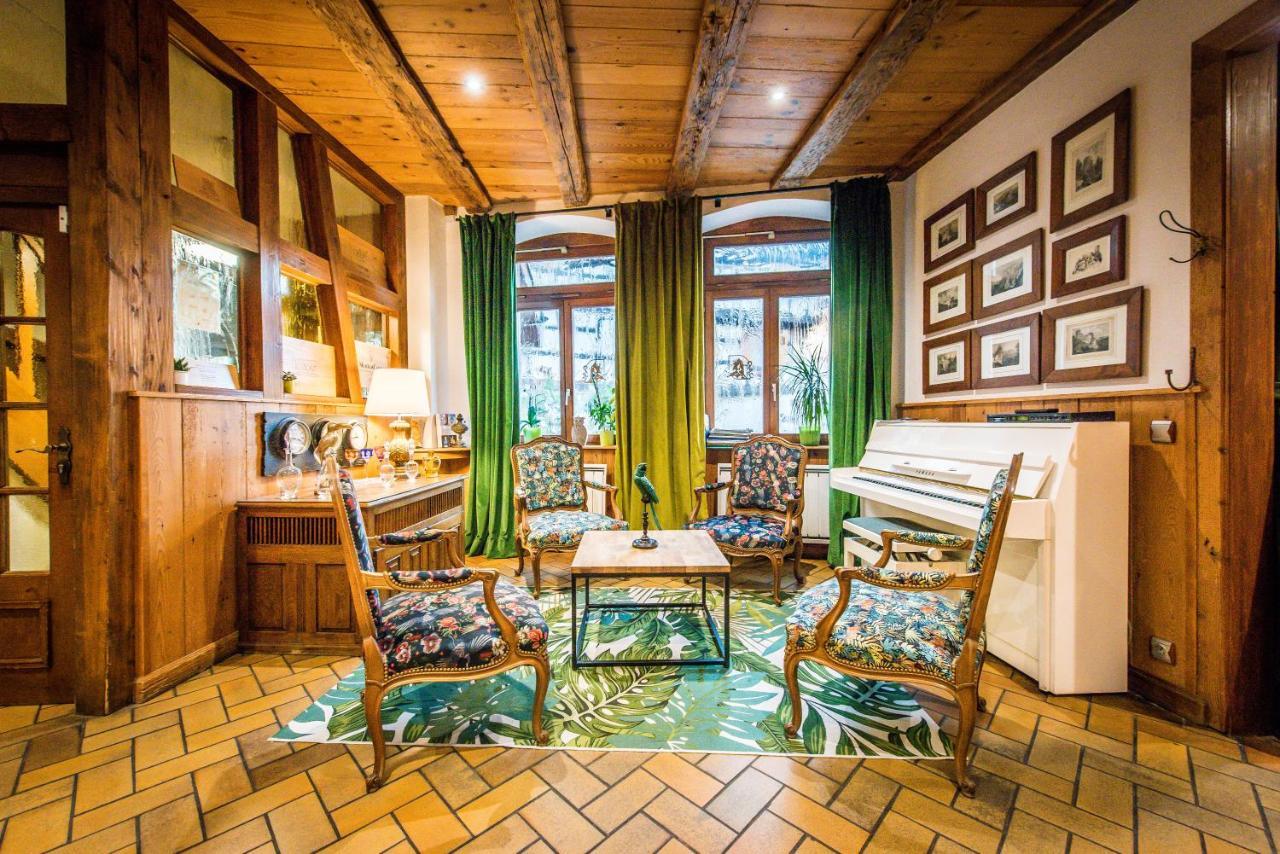 Hotel Au Lion Ribeauvillé Екстериор снимка