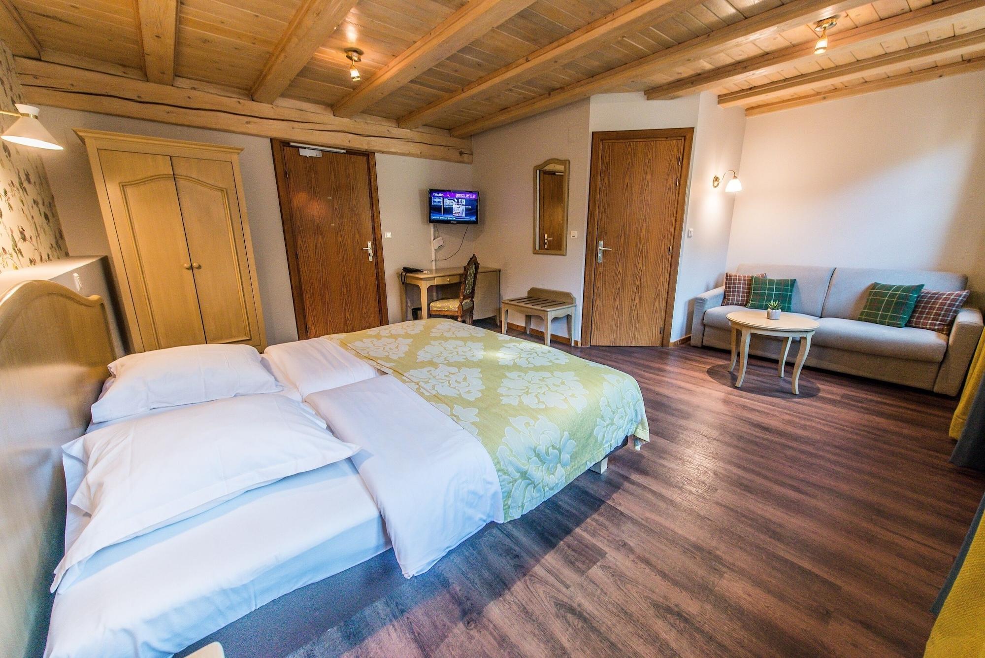 Hotel Au Lion Ribeauvillé Екстериор снимка